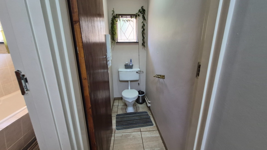 5 Bedroom Property for Sale in Fichardt Park Free State